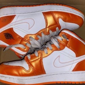 Jordan 1s orange size 7y